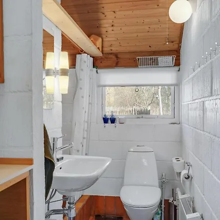 Pet Friendly In With Wifi Holiday home Humble