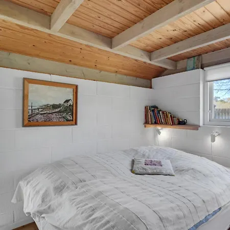 Pet Friendly In With Wifi Holiday home Humble